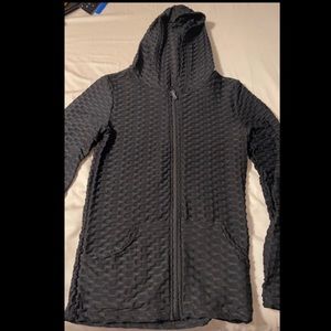 it is like the TikTok bbl leggings but a zip up jacket it’s is very stretchy